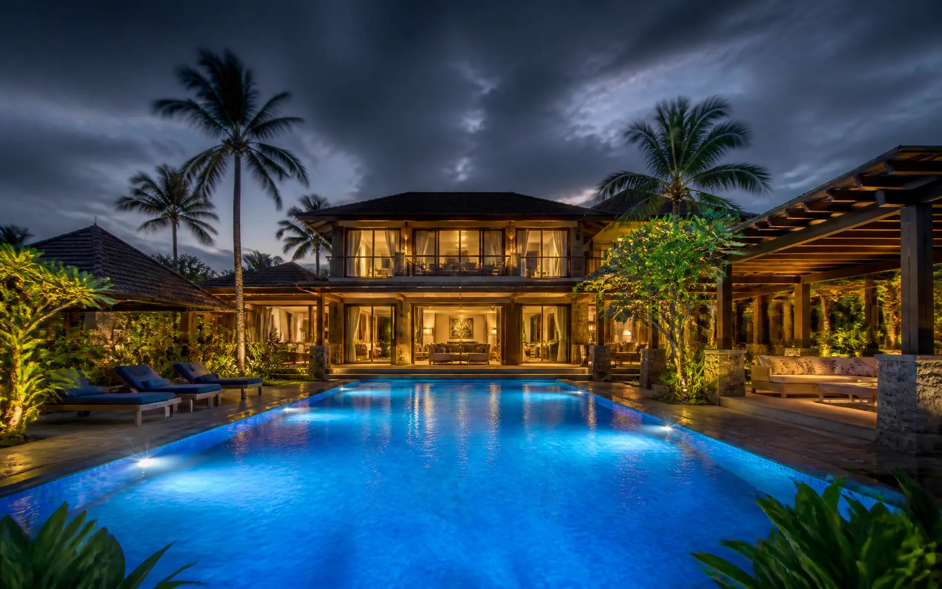 Modern villa with an infinity pool built by ORCA POOLS