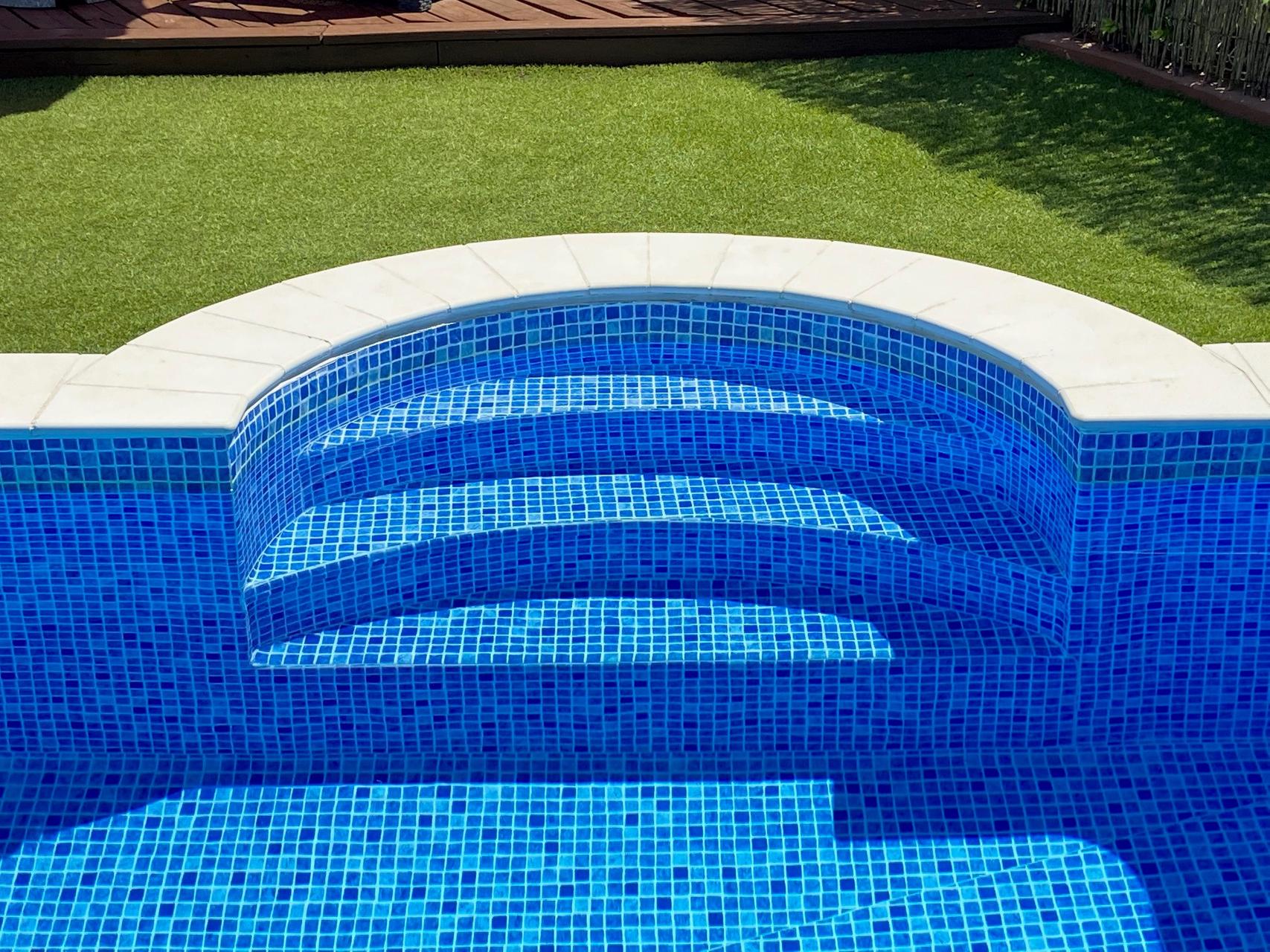 ORCA GRIP pool liner finish